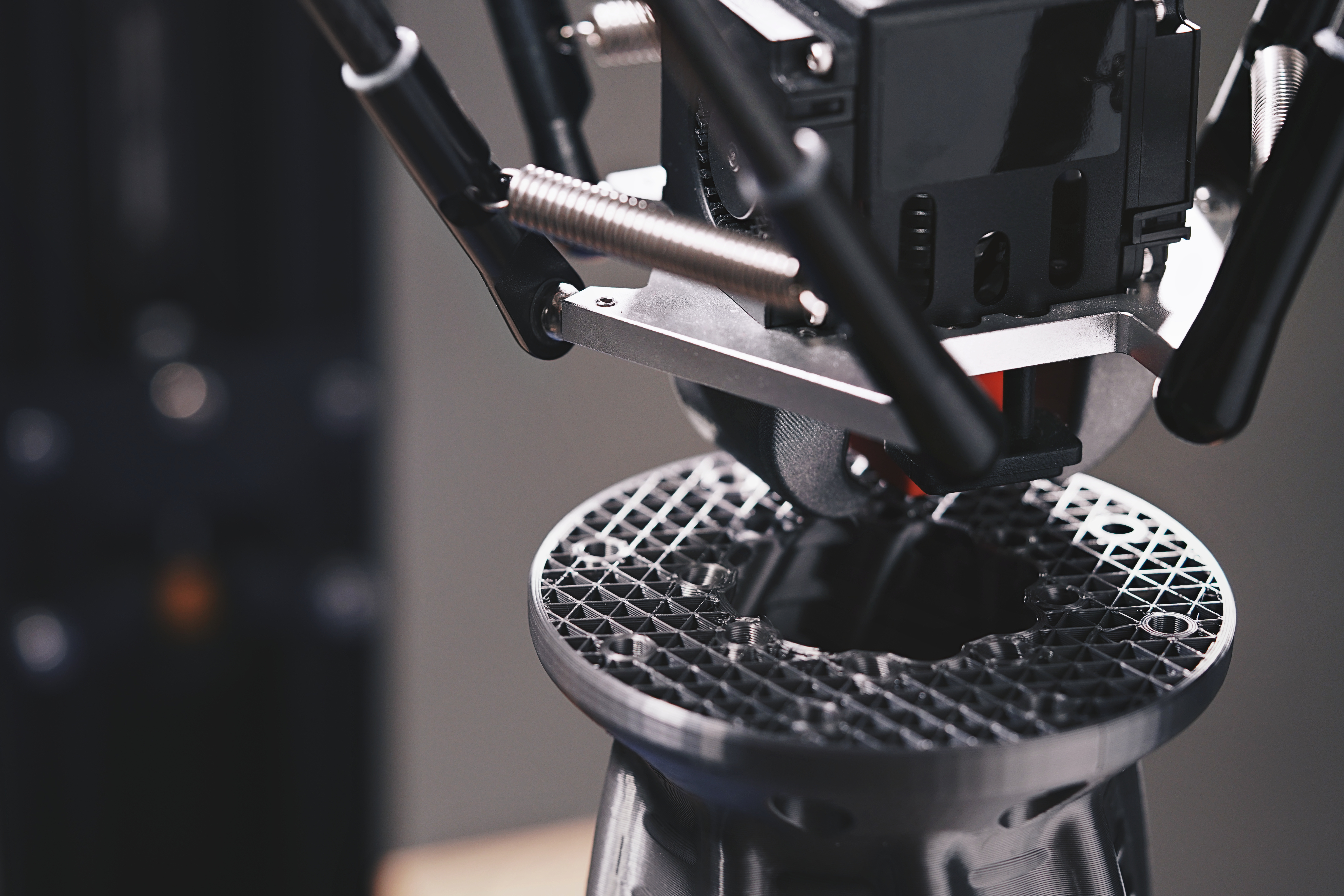 金属3Dプリンターとは何か？特徴・用途・活用例を解説